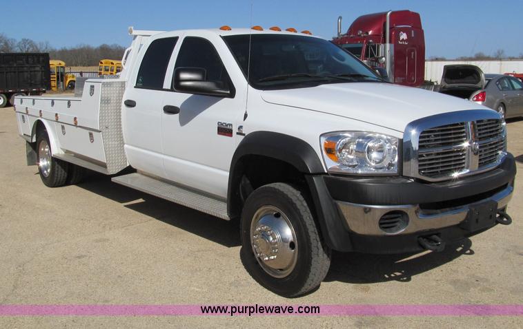 image for item D3075 2008 Dodge Ram 5500 truck with utility bed