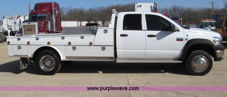 image for item D3075 2008 Dodge Ram 5500 truck with utility bed