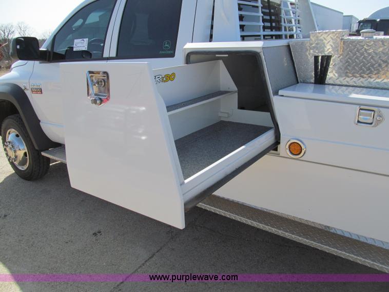 image for item D3075 2008 Dodge Ram 5500 truck with utility bed