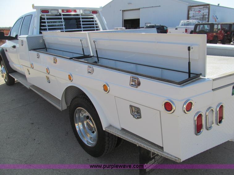 image for item D3075 2008 Dodge Ram 5500 truck with utility bed