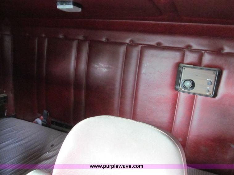 image for item D3107 2001 Freightliner FLD120 semi truck