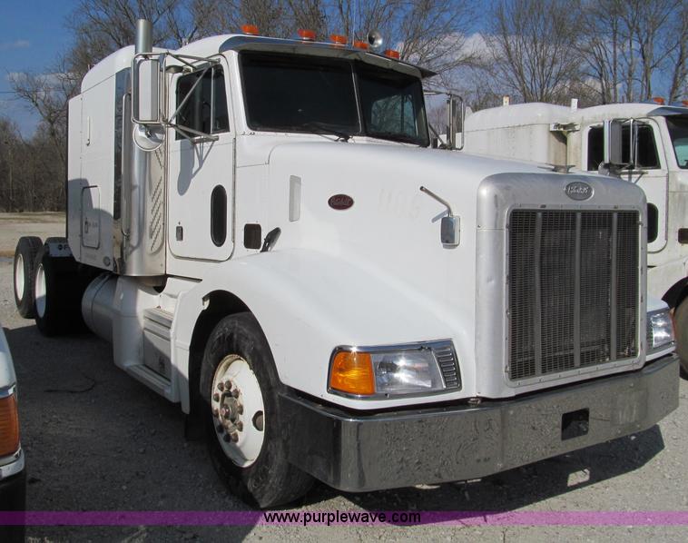 image for item D3109 1999 Peterbilt 377 semi truck