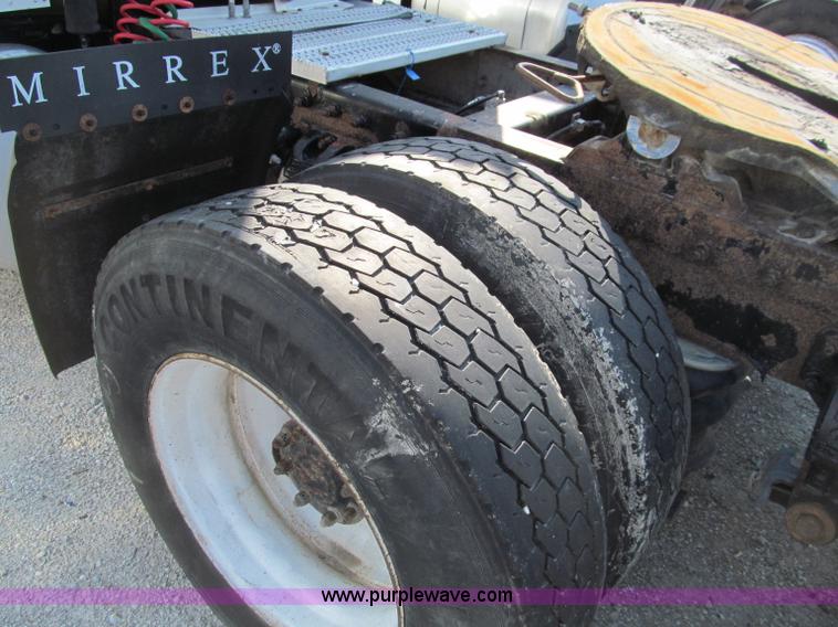 image for item D3109 1999 Peterbilt 377 semi truck