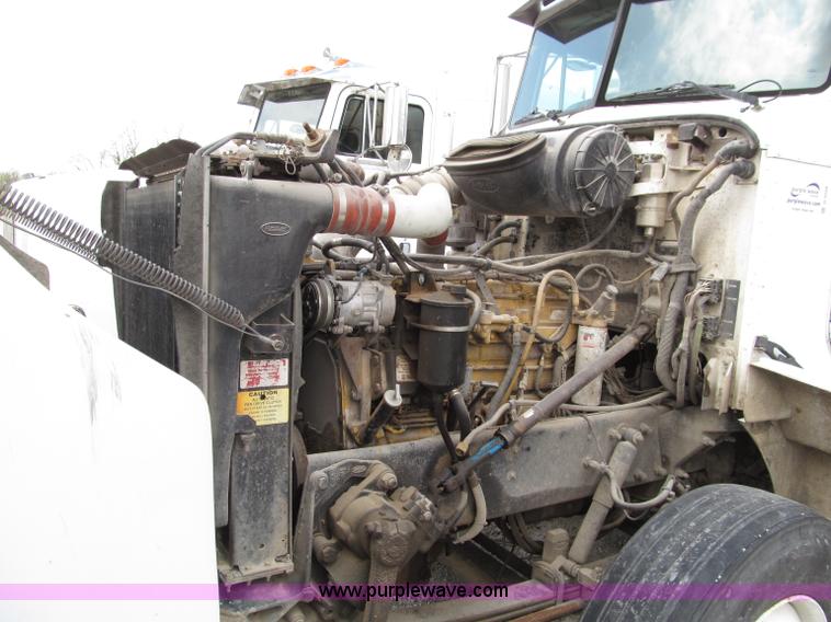 image for item D3109 1999 Peterbilt 377 semi truck