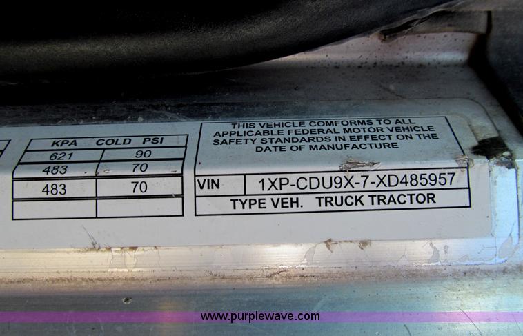 image for item D3109 1999 Peterbilt 377 semi truck