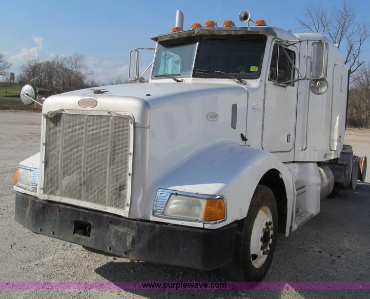 image for item D3110 1999 Peterbilt 377 semi truck