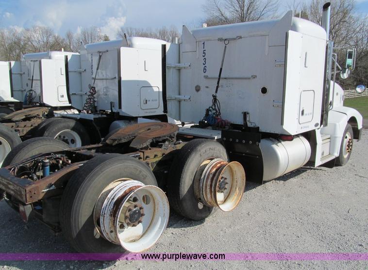 image for item D3110 1999 Peterbilt 377 semi truck