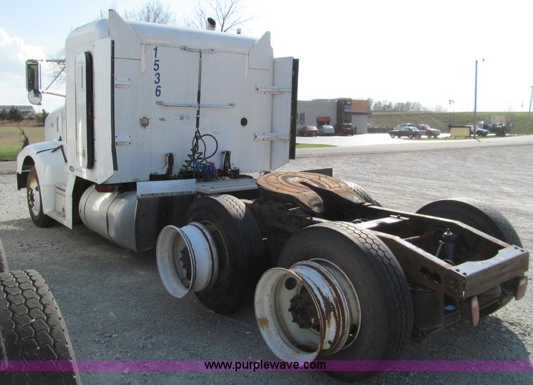 image for item D3110 1999 Peterbilt 377 semi truck