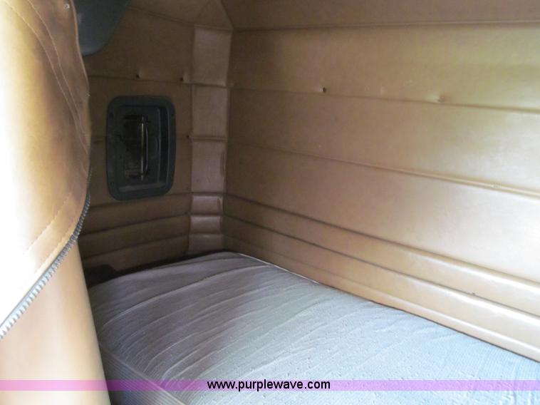 image for item D3110 1999 Peterbilt 377 semi truck