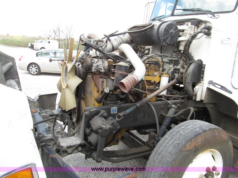 image for item D3110 1999 Peterbilt 377 semi truck