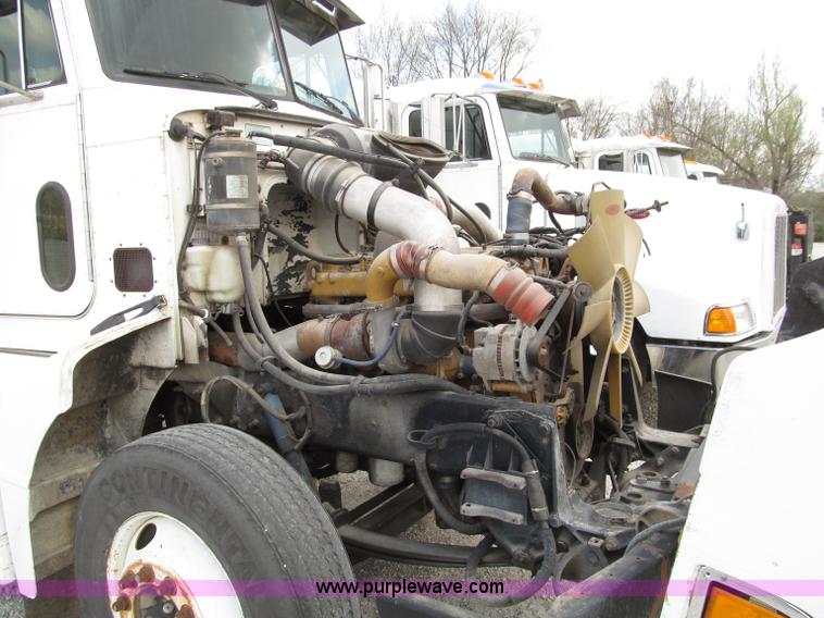 image for item D3110 1999 Peterbilt 377 semi truck