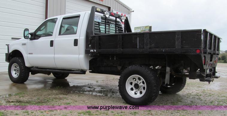 image for item D3120 2007 Ford F350 XL Super Duty crew cab pickup truck