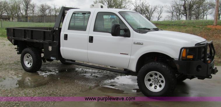 image for item D3120 2007 Ford F350 XL Super Duty crew cab pickup truck