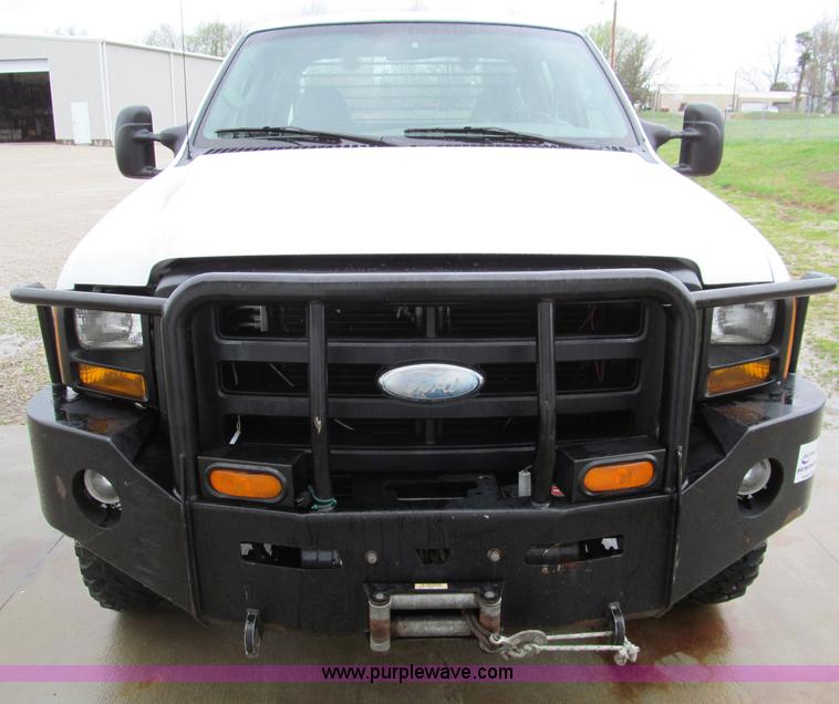 image for item D3120 2007 Ford F350 XL Super Duty crew cab pickup truck