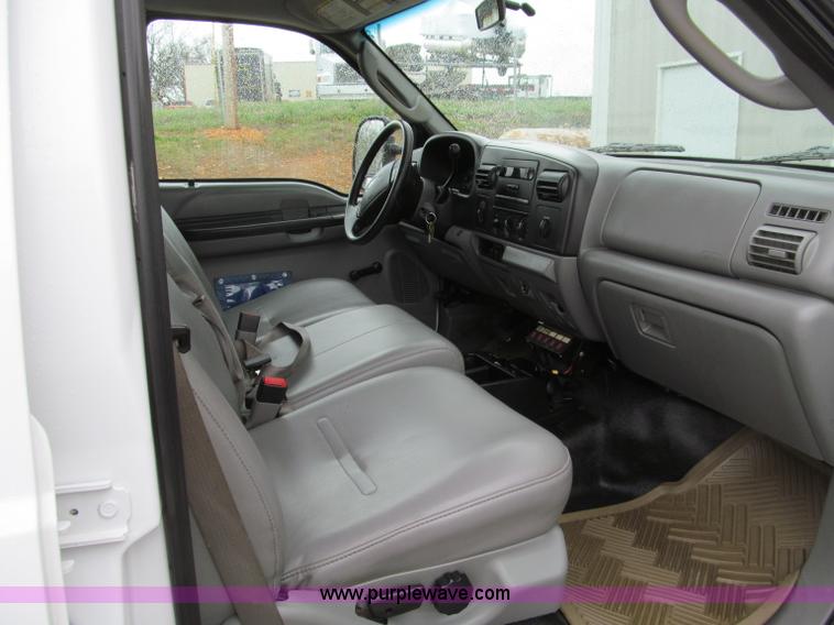 image for item D3120 2007 Ford F350 XL Super Duty crew cab pickup truck