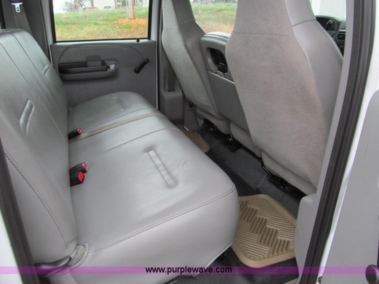 image for item D3120 2007 Ford F350 XL Super Duty crew cab pickup truck