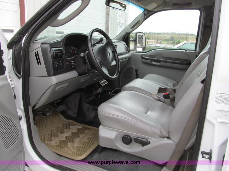 image for item D3120 2007 Ford F350 XL Super Duty crew cab pickup truck