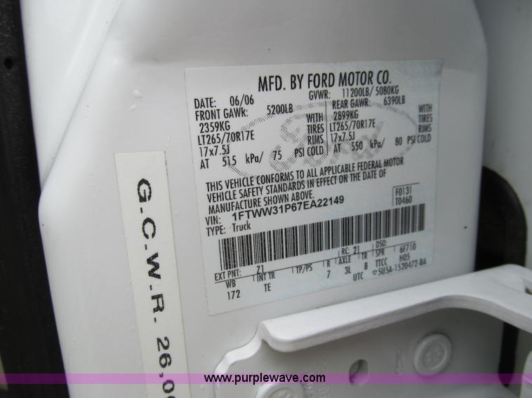 image for item D3120 2007 Ford F350 XL Super Duty crew cab pickup truck