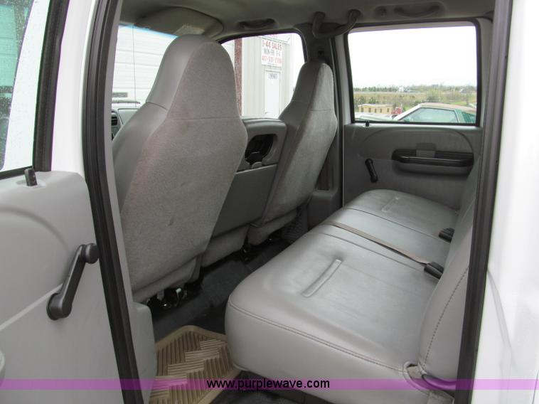 image for item D3120 2007 Ford F350 XL Super Duty crew cab pickup truck