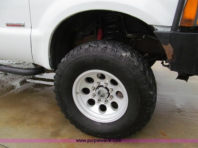 image for item D3120 2007 Ford F350 XL Super Duty crew cab pickup truck