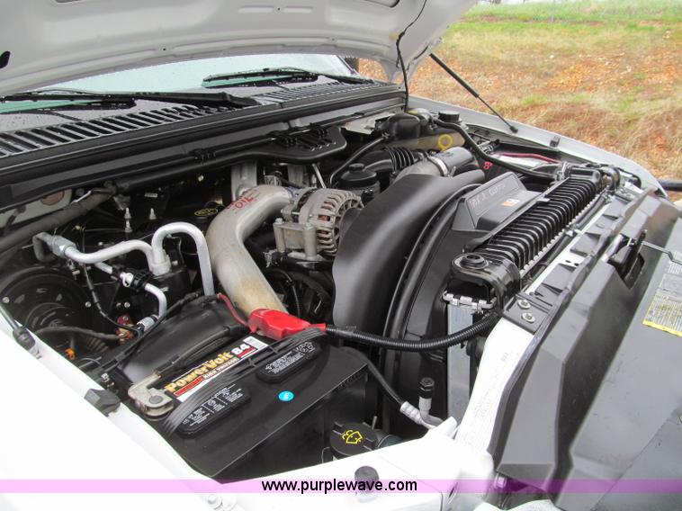image for item D3120 2007 Ford F350 XL Super Duty crew cab pickup truck