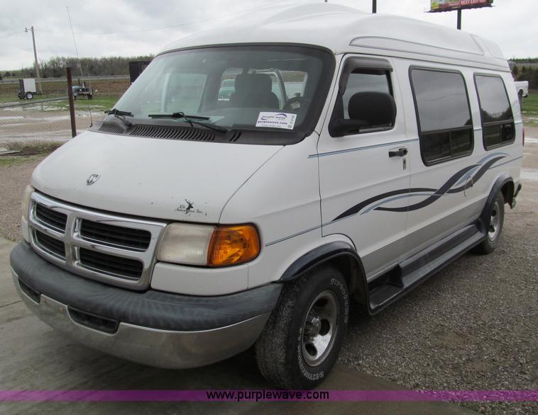 image for item D3130 1999 Dodge Ram B1500 van