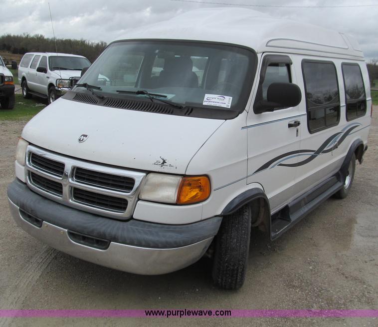 image for item D3130 1999 Dodge Ram B1500 van