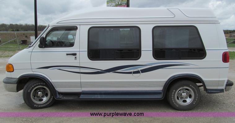 image for item D3130 1999 Dodge Ram B1500 van