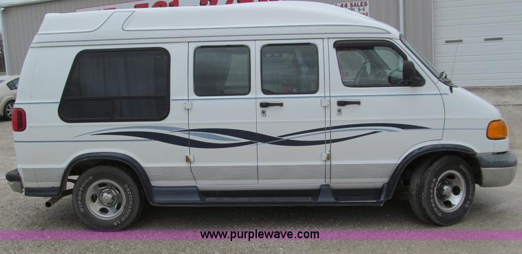 image for item D3130 1999 Dodge Ram B1500 van