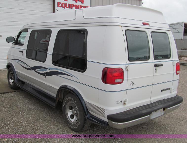 image for item D3130 1999 Dodge Ram B1500 van