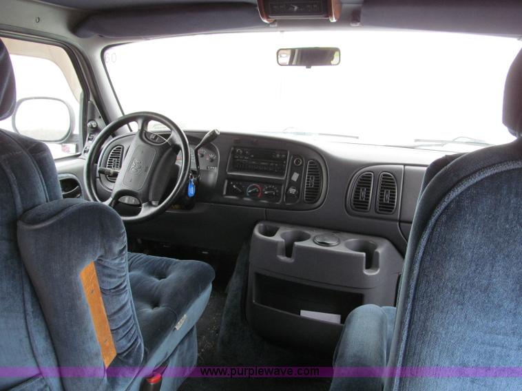 image for item D3130 1999 Dodge Ram B1500 van