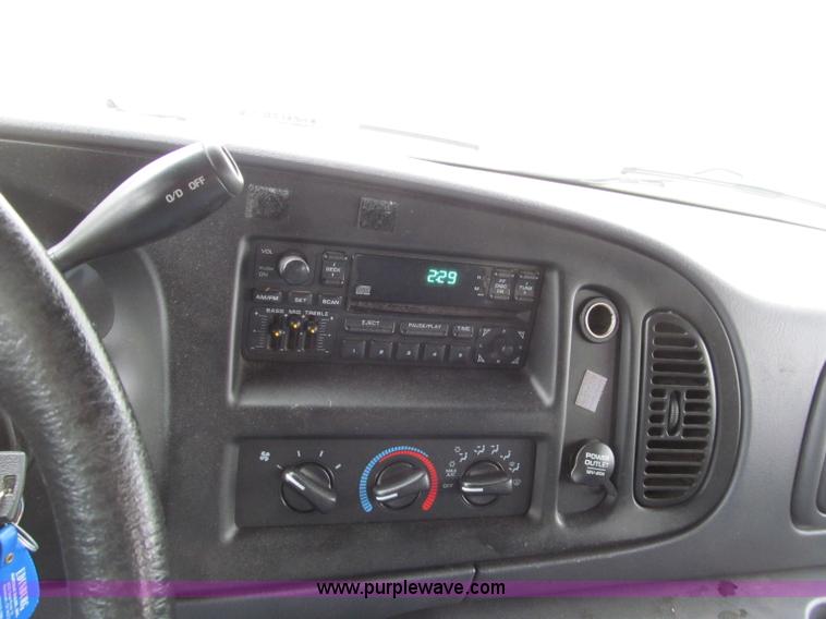 image for item D3130 1999 Dodge Ram B1500 van