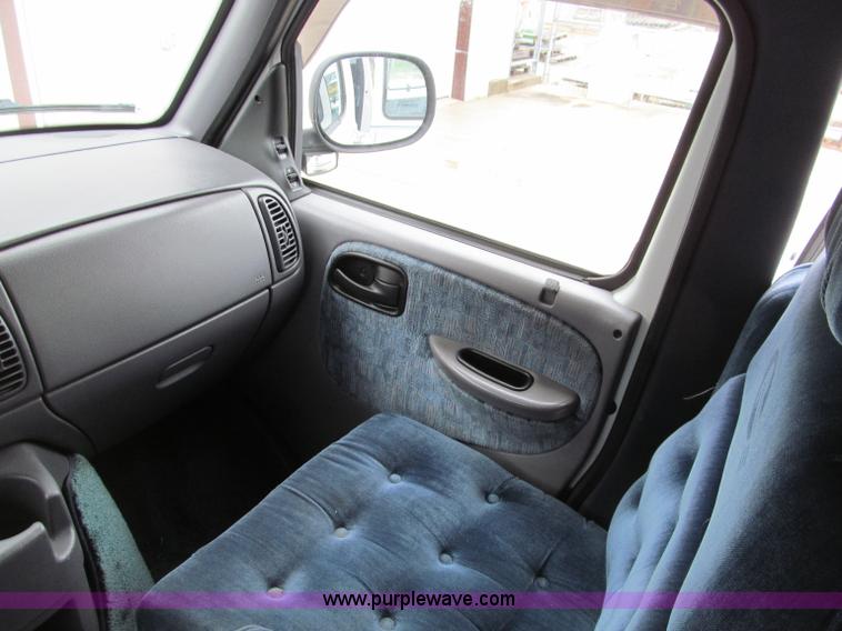 image for item D3130 1999 Dodge Ram B1500 van