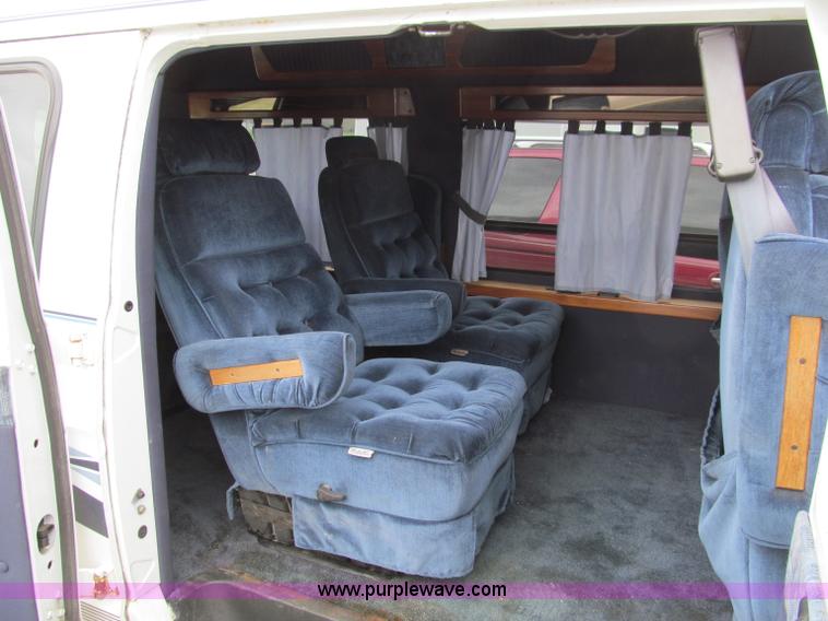 image for item D3130 1999 Dodge Ram B1500 van