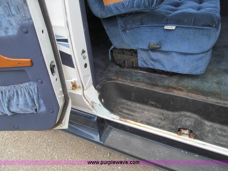 image for item D3130 1999 Dodge Ram B1500 van