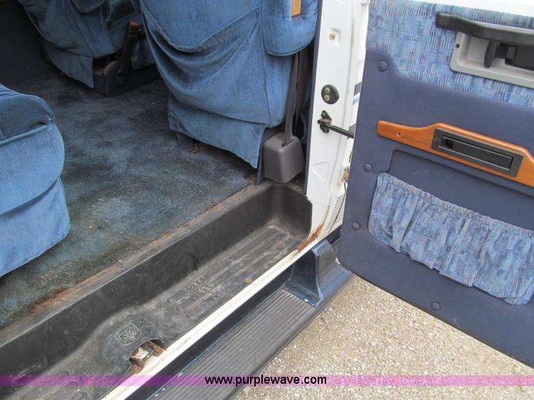 image for item D3130 1999 Dodge Ram B1500 van