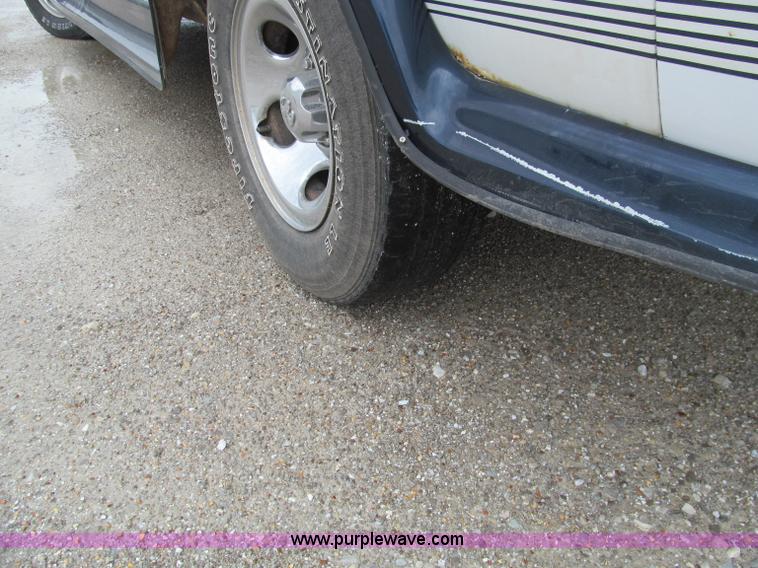 image for item D3130 1999 Dodge Ram B1500 van