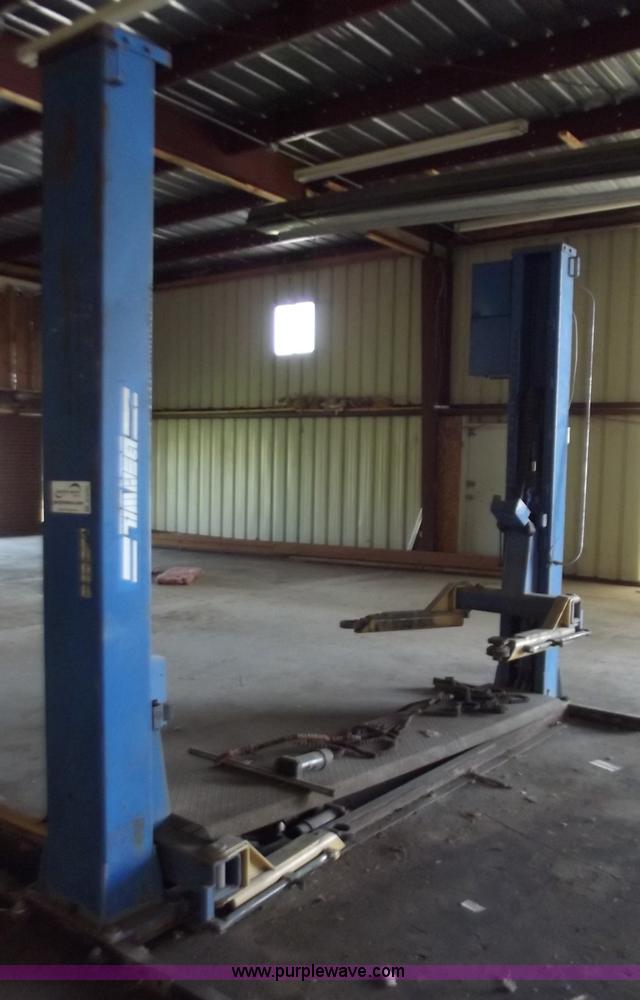 image for item D3761 Two post car lift