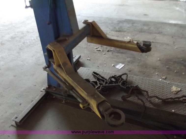 image for item D3761 Two post car lift