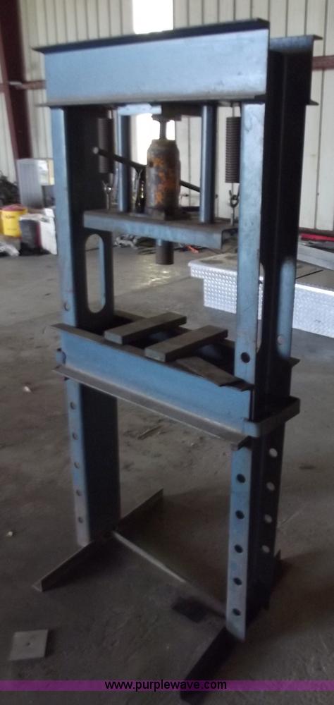 image for item D3762 Continental HV1200 30 ton shop press