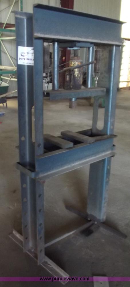 image for item D3762 Continental HV1200 30 ton shop press