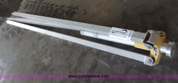 image for item D3763 Aluminum tripod