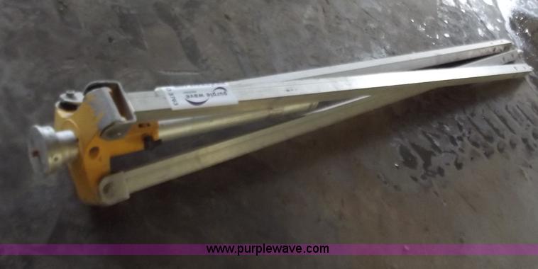 image for item D3763 Aluminum tripod