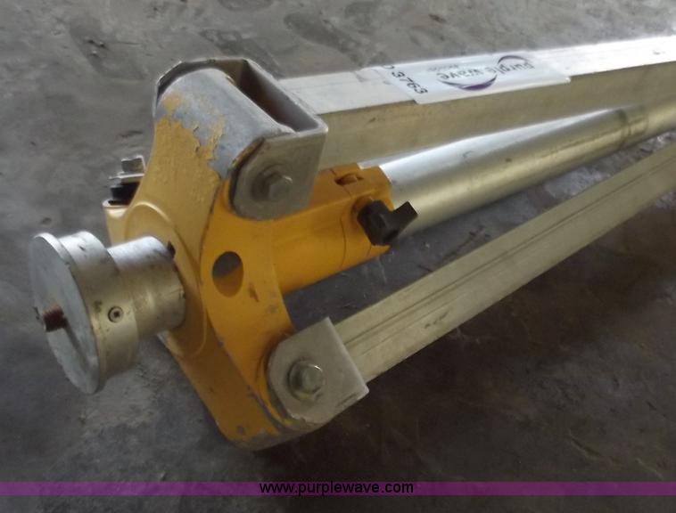 image for item D3763 Aluminum tripod