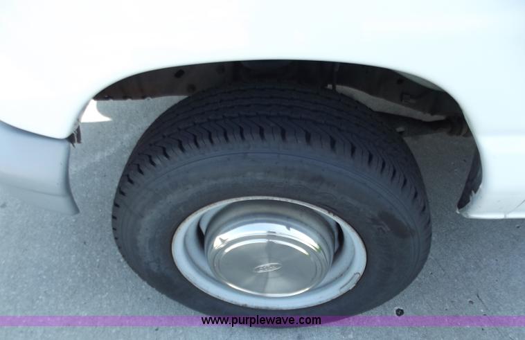 image for item D3852 1999 Ford E250 cargo van