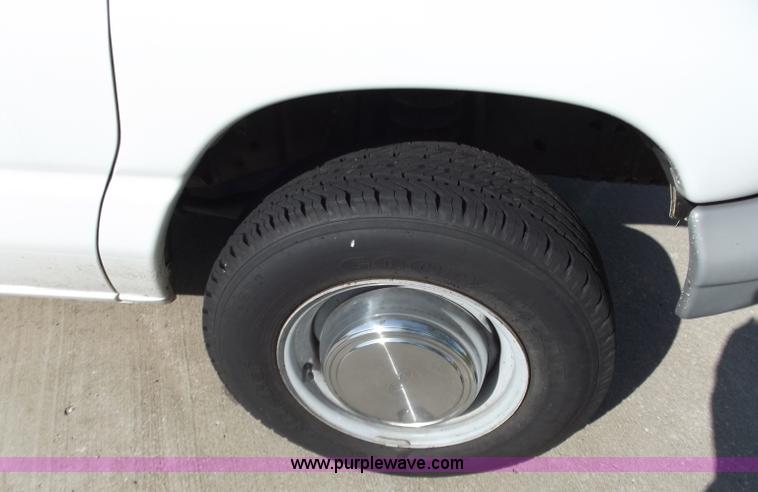 image for item D3852 1999 Ford E250 cargo van