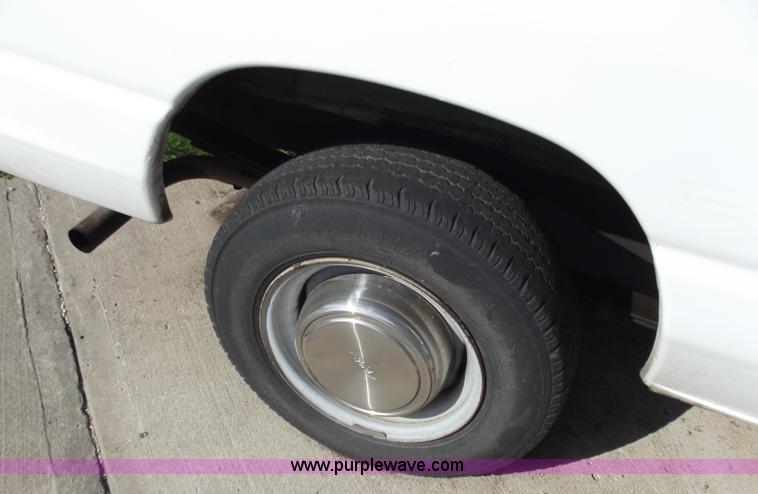 image for item D3852 1999 Ford E250 cargo van