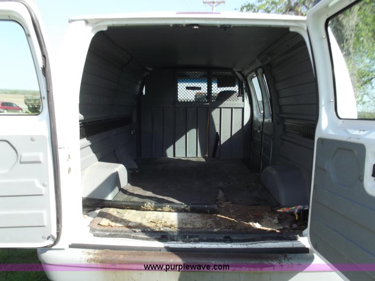 image for item D3852 1999 Ford E250 cargo van