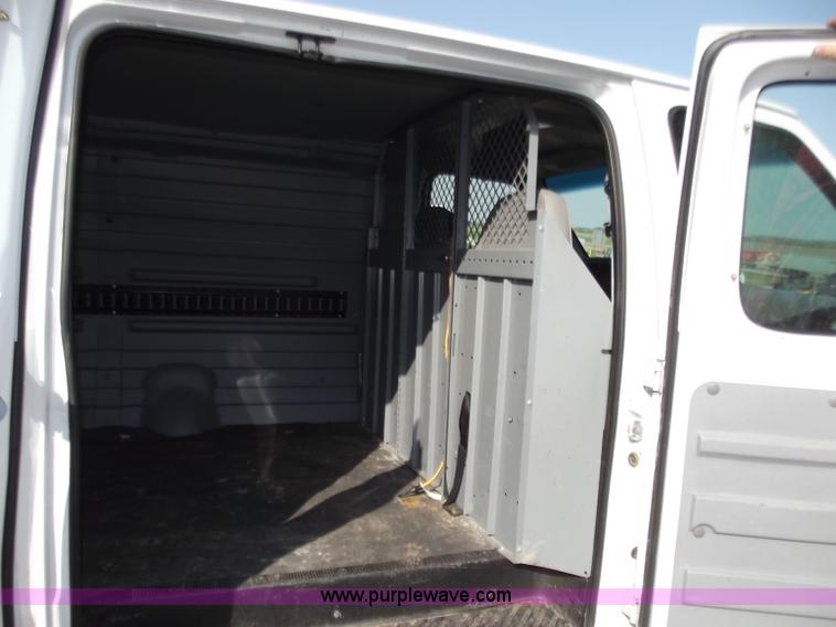 image for item D3852 1999 Ford E250 cargo van