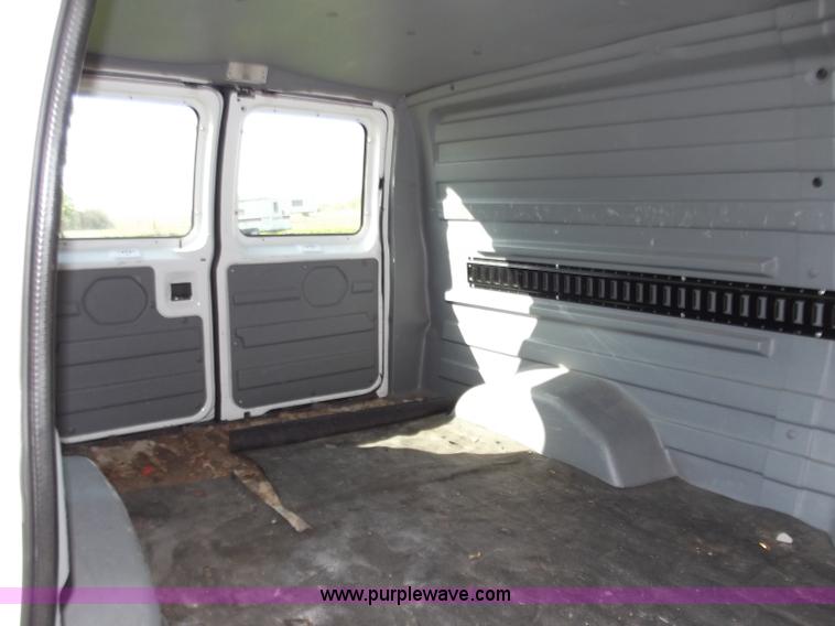 image for item D3852 1999 Ford E250 cargo van
